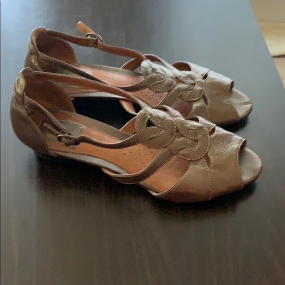 Sandals - Picture 2 of 2